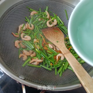 海米炒韭苔的做法步调：10