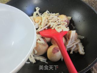 火笋烧油里筋塞肉的做法步调：8