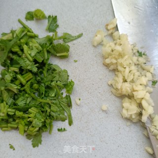 鸡蛋拌利剑苦瓜的做法步调：11