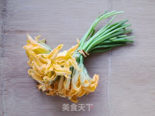 北瓜花天妇罗的做法步调：1