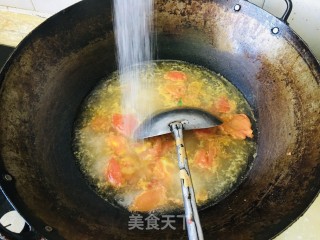 最简版西白柿鸡蛋汤的做法步调：1