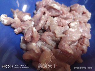 肉片炒莴笋的做法步调：2