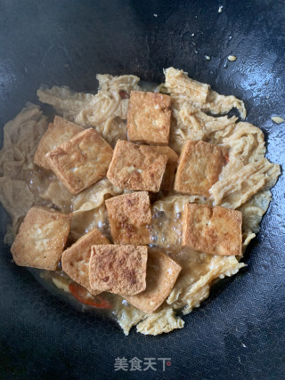超等下饭的家常菜豆腐焖腐竹的做法步调：6