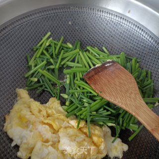 韭苔木耳炒蛋的做法步调：8