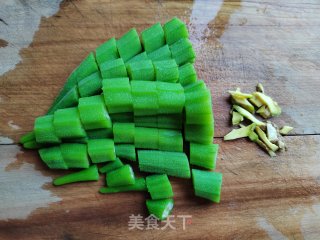 虾仁炒春葵的做法步调：4