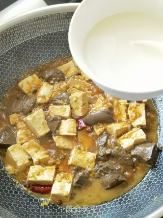 鸭血豆腐煲的做法步调：9