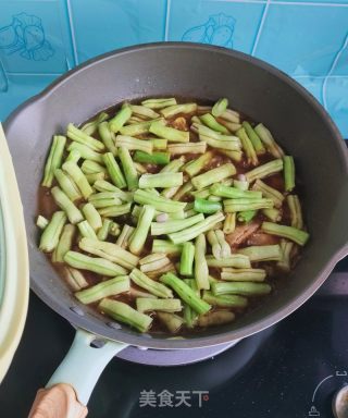 五花肉烧利剑云豆的做法步调：8