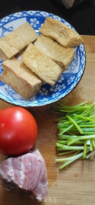番茄豆腐烧肉的做法步调：1
