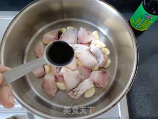 蒜头焖鱼块的做法步调：5