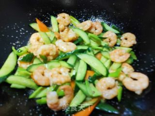 虾仁炒黄瓜的做法步调：11