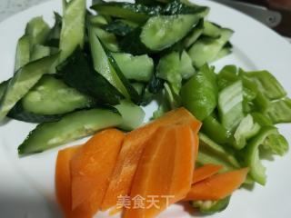 虾仁炒黄瓜的做法步调：4