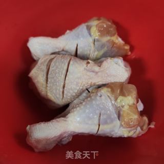 喷鼻菇烧鸡腿的做法步调：2