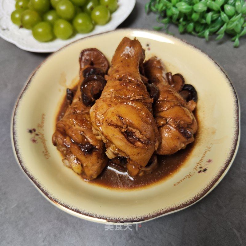 喷鼻菇烧鸡腿的做法
