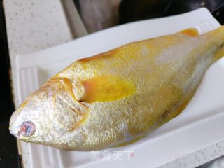 浑蒸黄花鱼的做法步调：1