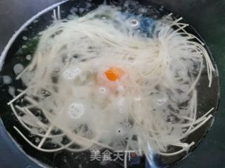 鸡蛋肉丝汤里的做法步调：2