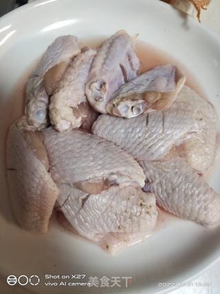 蒜蓉剁椒蒸鸡中翅的做法步调：1