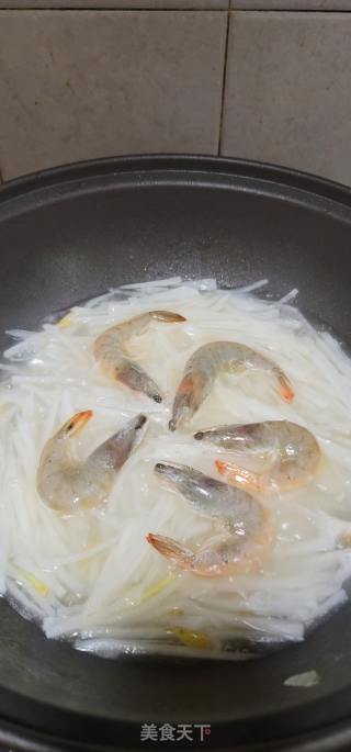 海虾萝卜丝汤的做法步调：9