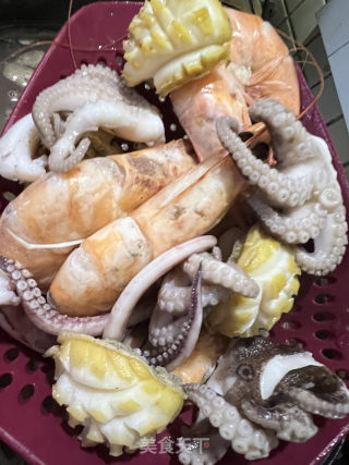 麻辣海陈串串的做法步调：1