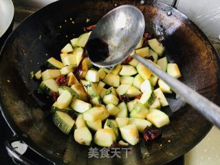 干辣椒烧北瓜的做法步调：5