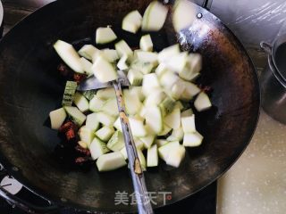 干辣椒烧北瓜的做法步调：4