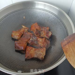 豇豆角炖腊鱼的做法步调：6