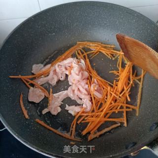 木耳肉丝炒韭苔的做法步调：4