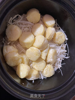 家常金针菇日本豆腐煲的做法步调：7