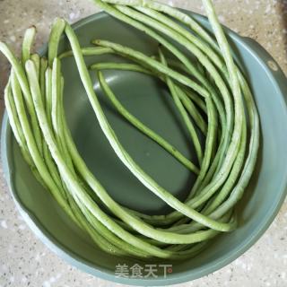 肉终豆角的做法步调：1