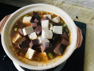 沙锅鸭血豆腐煲的做法步调：10