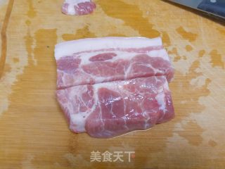 孜然味炒肉的做法步调：1