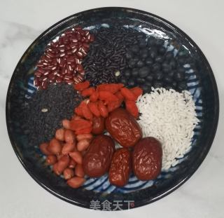 三乌四白粥的做法步调：1