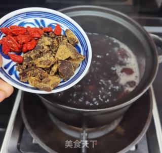 三乌四白粥的做法步调：4
