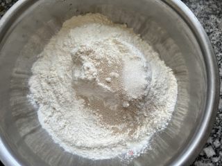葱花饼的做法步调：1