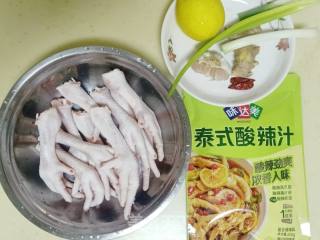 泰式酸辣鸡爪的做法步调：1