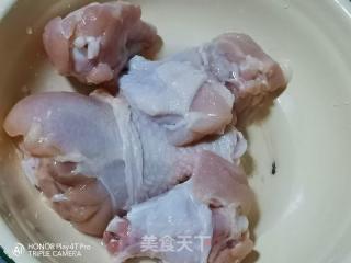 鲍鱼炖鸡的做法步调：1