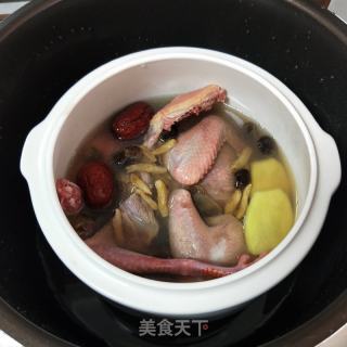 白参鸽子汤的做法步调：7