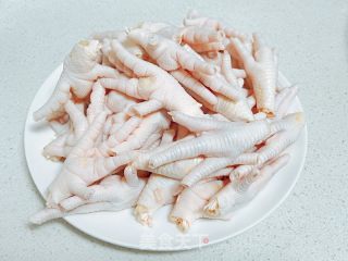 麻辣鸡爪的做法步调：1