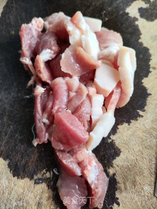 莲藕炒肉片的做法步调：1