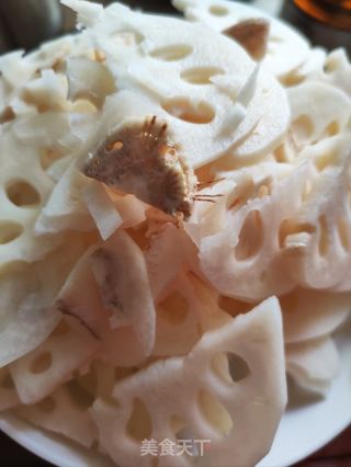 莲藕炒肉片的做法步调：2
