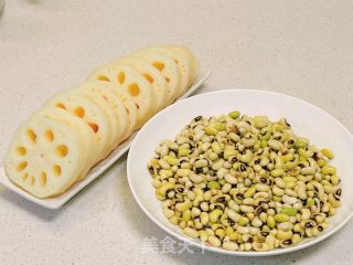 莲藕排骨汤的做法步调：2