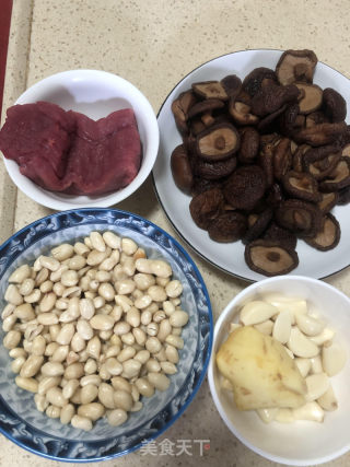 喷鼻菇牛肉辣椒酱的做法步调：1