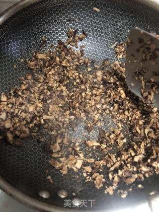 喷鼻菇牛肉辣椒酱的做法步调：3
