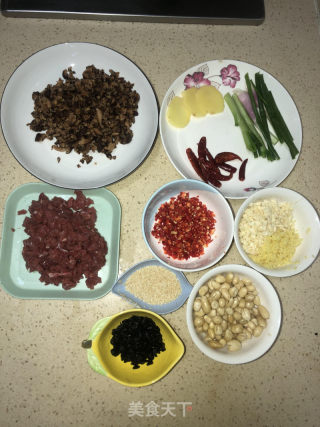 喷鼻菇牛肉辣椒酱的做法步调：2