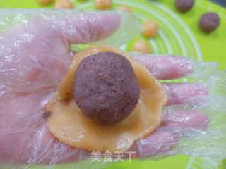 咸蛋黄豆沙月饼的做法步调：10