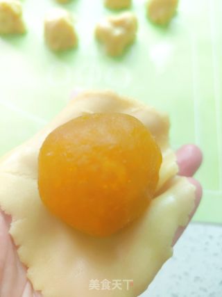 广式凤梨蛋黄月饼的做法步调：10