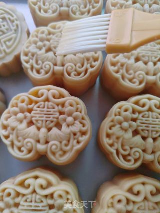 广式凤梨蛋黄月饼的做法步调：17