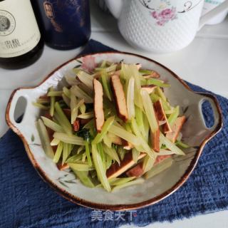 喷鼻干炒喷鼻芹的做法步调：6
