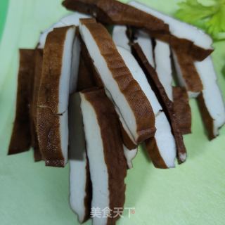 喷鼻干炒喷鼻芹的做法步调：2