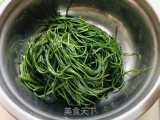 凉拌沙葱的做法步调：4