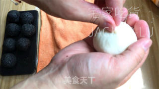 芝麻流心包，喷鼻飘四溢，柔嫩有弹性。的做法步调：18